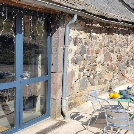 Maison Renovee Au Coeur Des Volcans D'auvergne Avec Jardin, Terrasse Et Animaux Acceptes - Fr-1-742-156 بيت للعطل