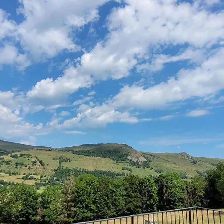 بيت للعطل Maison Renovee Au Coeur Des Volcans D'auvergne Avec Jardin, Terrasse Et Animaux Acceptes - Fr-1-742-156 *